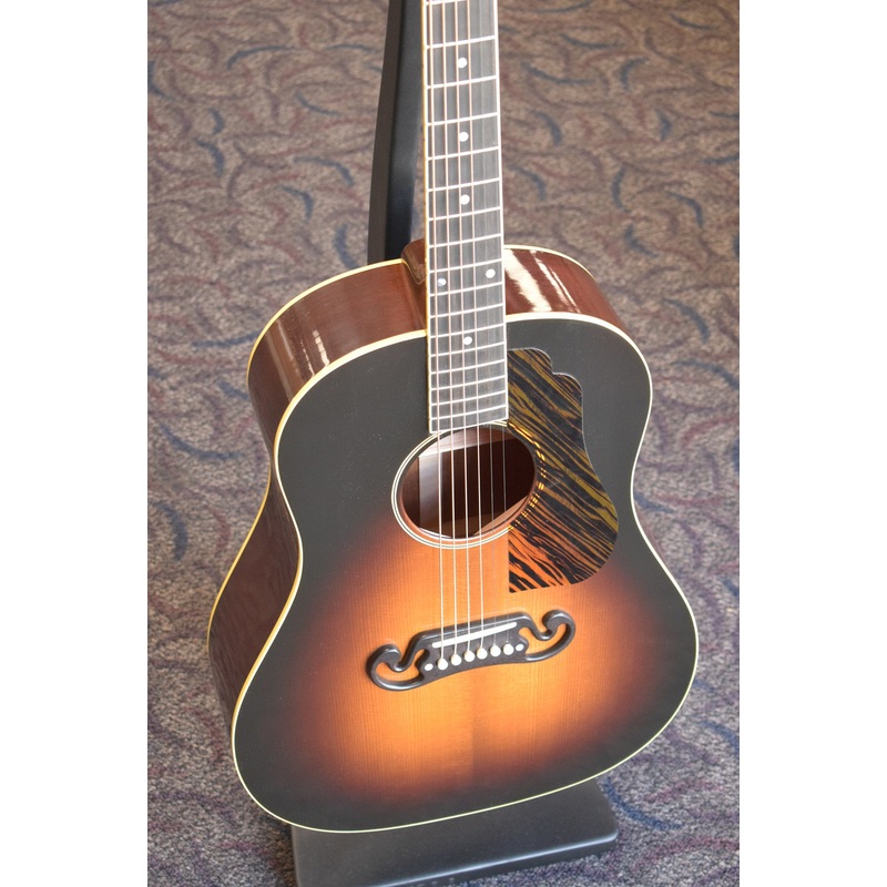gibson-custom-shop-1939-j-55-faded-vintage-sunburst Gibson Custom Shop 1939 J-55 Faded Vintage Sunburst