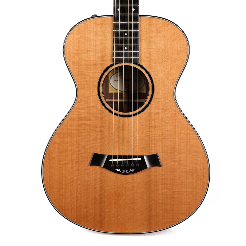 taylor-custom-shop-grand-concert-12-fret-western-red-cedar-and-laurelwood-2015 Taylor Custom Shop Grand Concert 12-Fret Western Red Cedar and Laurelwood 2015