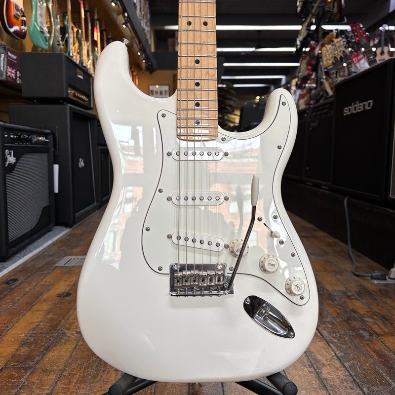 fender-player-stratocaster-2021-polar-white-w-maple-fingerboard-hard-case Fender Player Stratocaster 2021 Polar White w/Maple Fingerboard, Hard Case