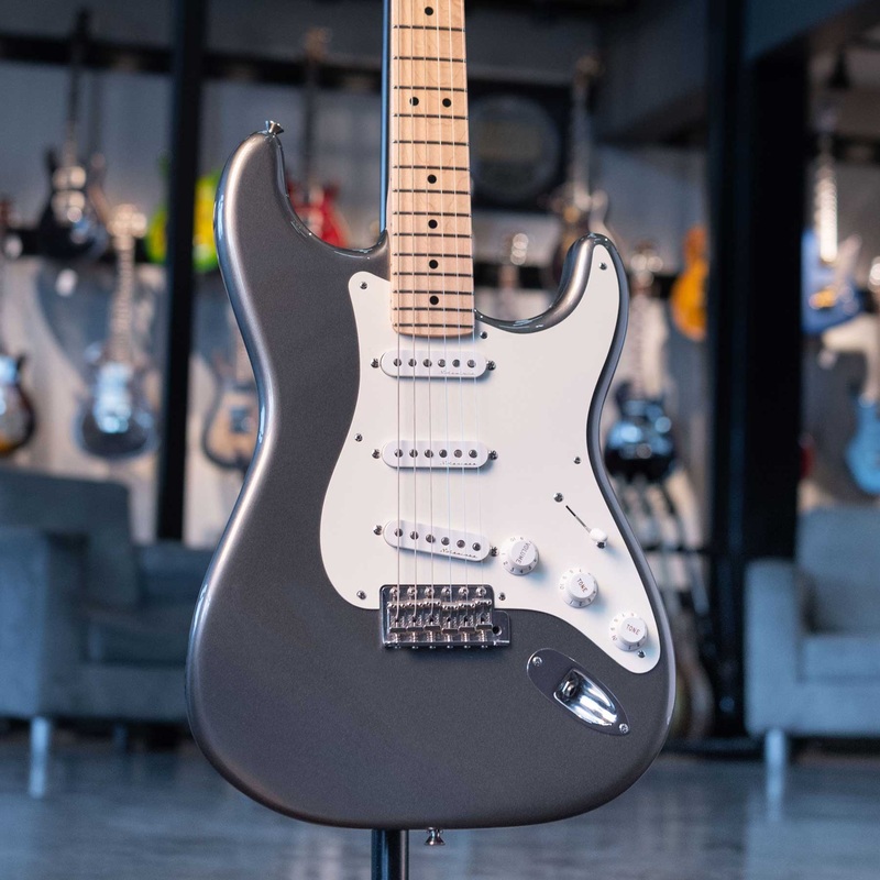 used-fender-eric-clapton-stratocaster-changed-tuners-2011-w-case USED FENDER ERIC CLAPTON STRATOCASTER-CHANGED TUNERS- 2011 - W/CASE