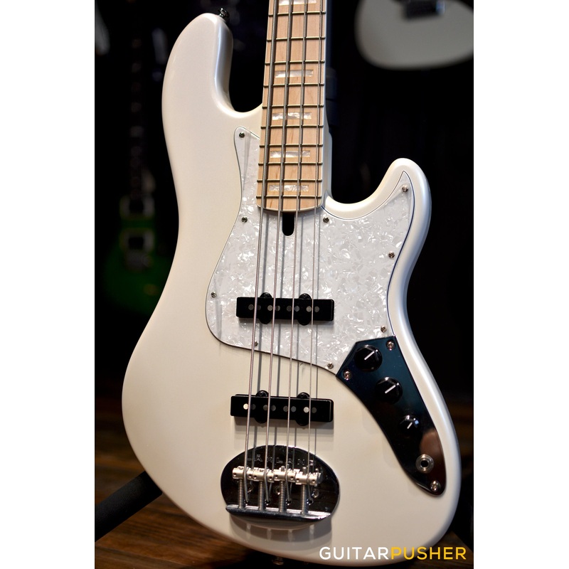lakland-skyline-series-darryl-jones-dj-4-4-string-signature-jb-bass-olympic-white Lakland Skyline Series Darryl Jones DJ-4 4-String Signature JB Bass (Olympic White)