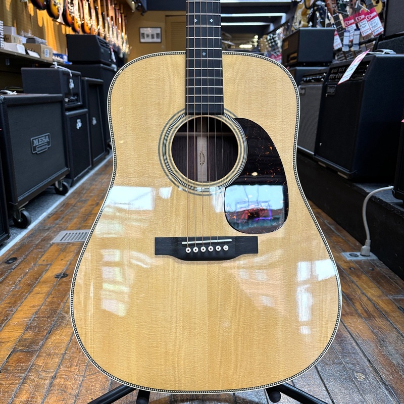 martin-hd-28-sitka-spruce-east-indian-rosewood-dreadnought-acoustic-w-hard-case Martin HD-28 Sitka Spruce/East Indian Rosewood Dreadnought Acoustic w/Hard Case