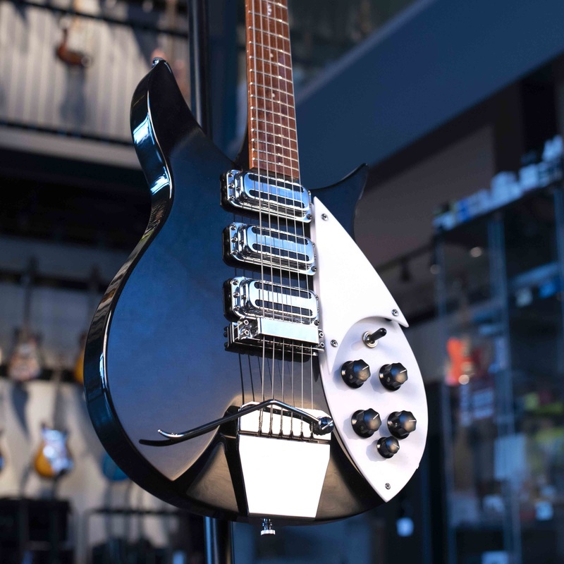 vintage-rickenbacker-325-v59-1989-jetglo-with-case VINTAGE RICKENBACKER 325/V59 1989- JETGLO WITH CASE