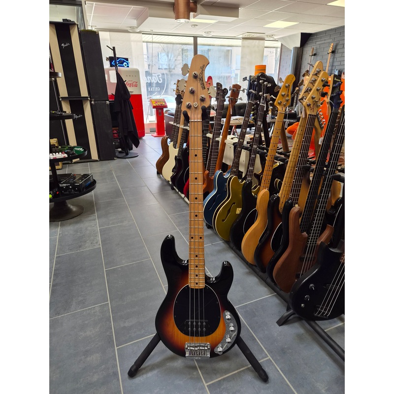 music-man-stingray-4-3-eq-2005 Music Man Stingray 4 3 EQ 2005