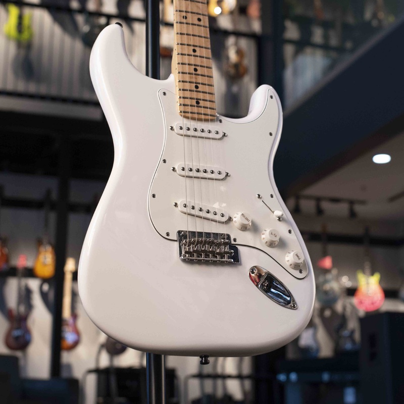 used-fender-player-stratocaster-w-gigbag USED FENDER PLAYER STRATOCASTER W/GIGBAG