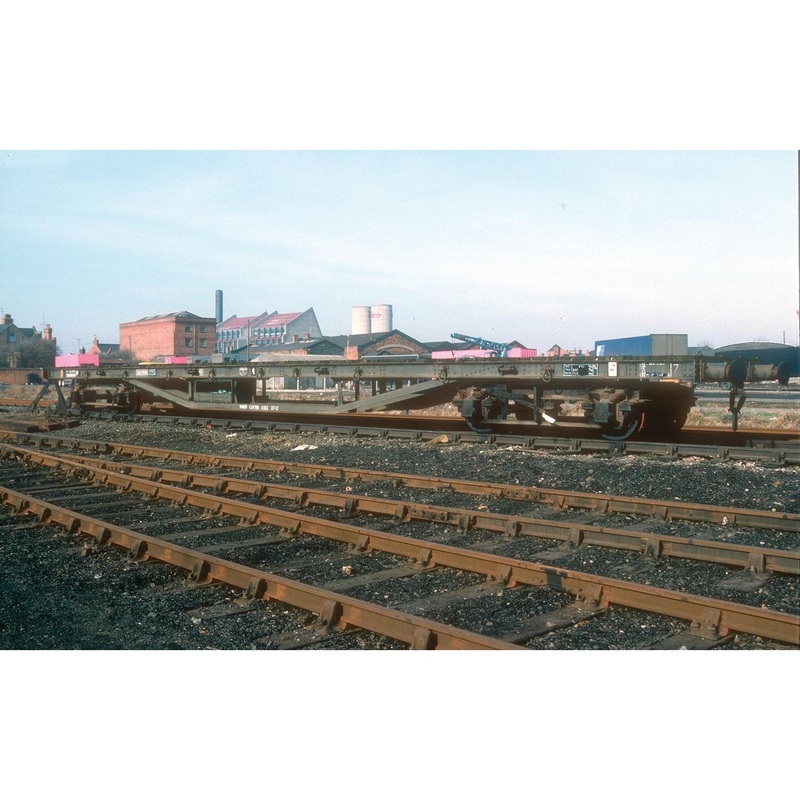 oo-br-ymo-salmon-bogie-bolster-wagon-era-7 OO BR, YMO 'Salmon' Bogie Bolster Wagon - Era 7