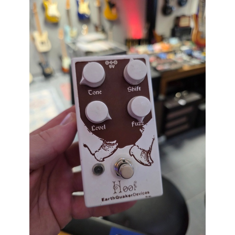 earthquaker-hoof-v1-1297-rare-white-graphics Earthquaker Hoof v1 #1297 Rare White Graphics