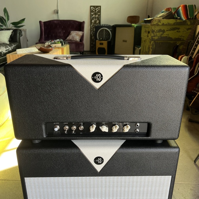 divided-by-13-jrt-9-15-head-black-bronco-tolex-cream-v Divided by 13 JRT 9/15 Head - Black Bronco Tolex / Cream V