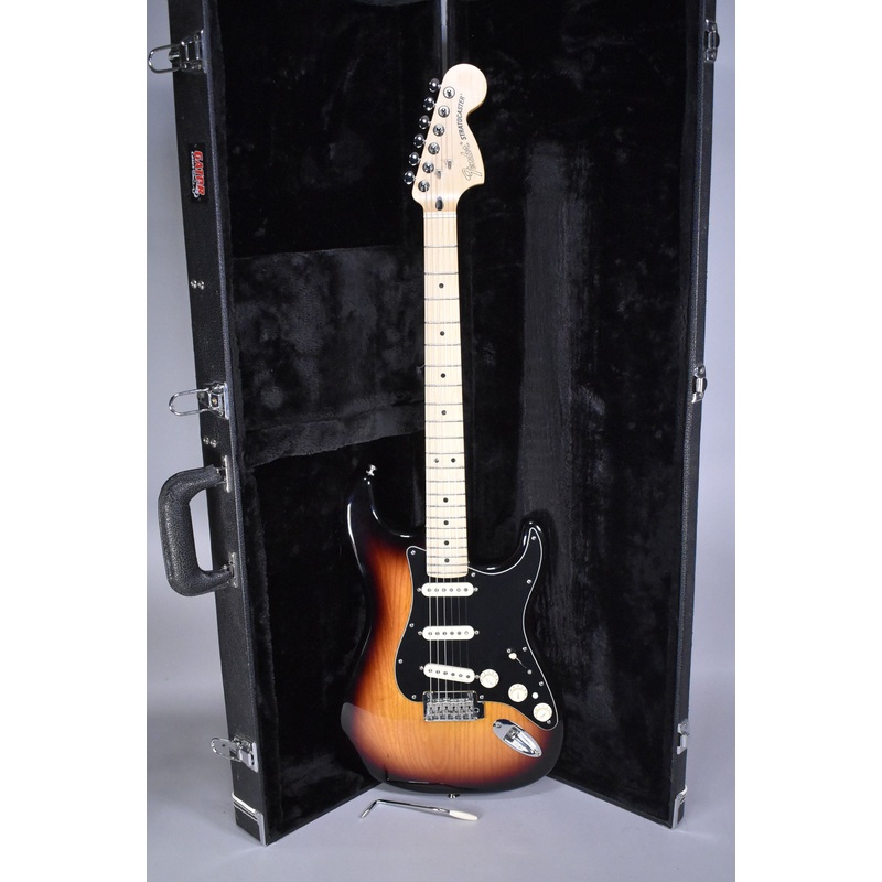2019-fender-deluxe-stratocaster-3-tone-sunburst-w-hsc 2019 Fender Deluxe Stratocaster | 3-Tone Sunburst W/HSC