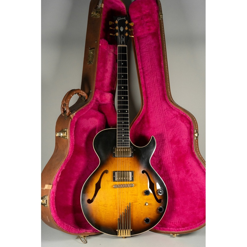 1992-gibson-howard-roberts-fusion-iii-sunburst-finish-w-ohsc 1992 Gibson Howard Roberts Fusion III Sunburst Finish w/OHSC