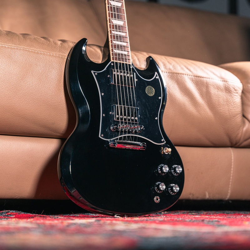 gibson-sg-standard-in-ebony Gibson SG Standard in Ebony