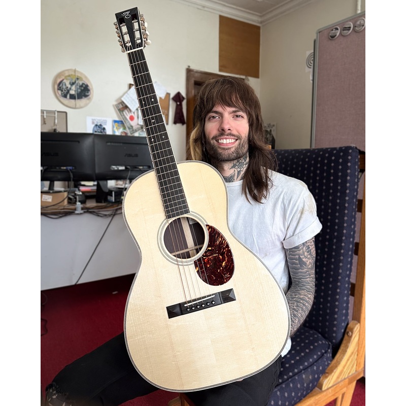 santa-cruz-custom-00-acoustic-guitar Santa Cruz Custom 00 Acoustic Guitar