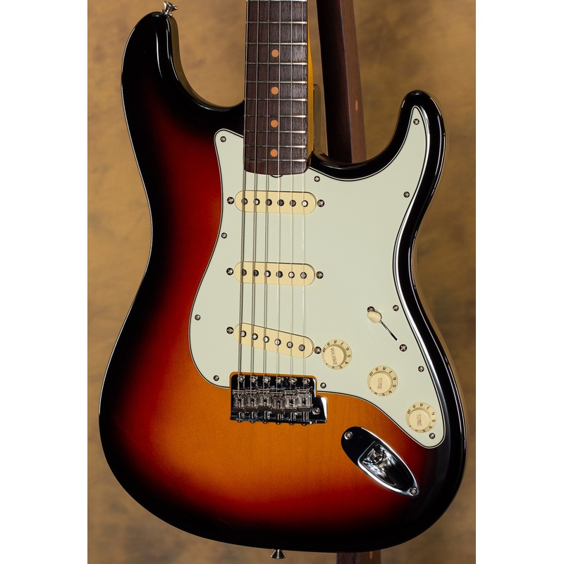 2023-fender-american-vintage-ii-1961-stratocaster-rosewood-fingerboard-3-color-sunburst 2023 Fender American Vintage II 1961 Stratocaster Rosewood Fingerboard 3-Color Sunburst