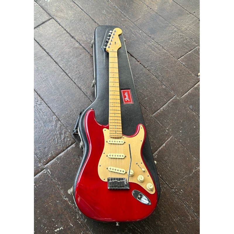 1999-fender-american-deluxe-stratocaster 1999 Fender American Deluxe Stratocaster