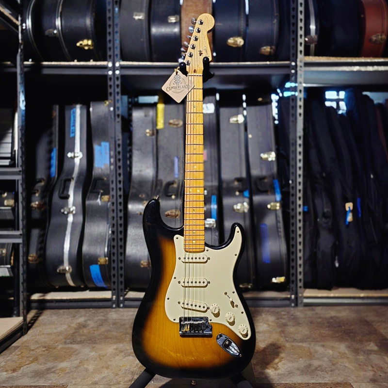 2005-fender-american-deluxe-v-neck-stratocaster-2-tone-sunburst-w-ohsc 2005 Fender American Deluxe V-Neck Stratocaster - 2-Tone Sunburst - w/OHSC