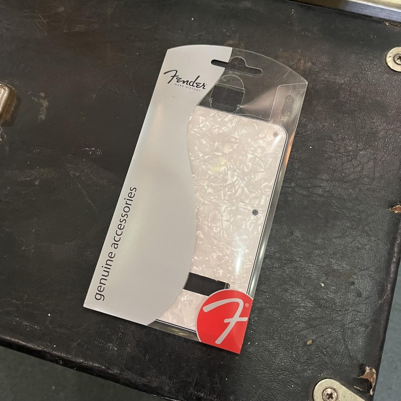 fender-strat-backplate-pearl-used Fender Strat Backplate Pearl USED