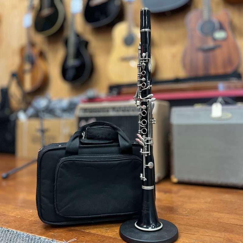 used-bundy-bb-clarinet-outfit USED Bundy Bb Clarinet Outfit