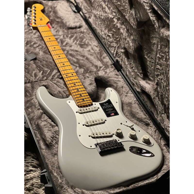 fender-american-ultra-ii-stratocaster-with-maple-fb-in-avalanche-us240014152 Fender American Ultra II Stratocaster with Maple FB in Avalanche US240014152