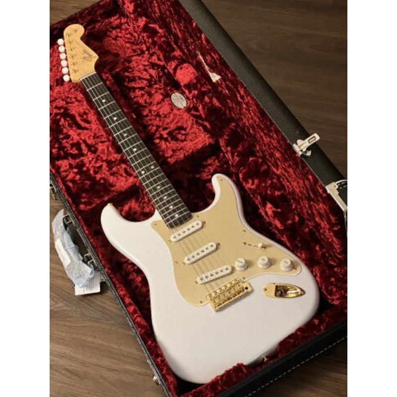 fender-custom-shop-limited-edition-75th-anniversary-stratocaster-n-o-s-in-diamond-white-pearl Fender Custom Shop Limited Edition 75th Anniversary Stratocaster N.O.S. in Diamond White Pearl