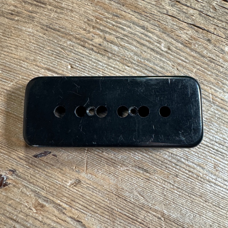 gibson-uc-452-b-soapbar-pickup-cover-black-1960s-1970s Gibson UC 452 B Soapbar pickup cover, black 1960s 1970s