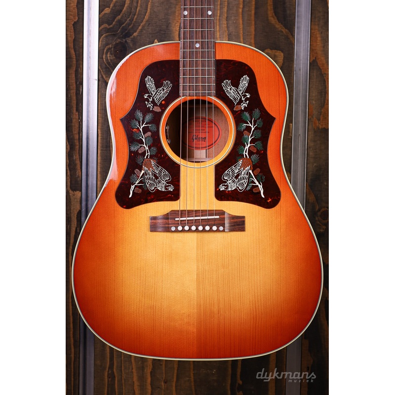 gibson-custom-margo-price-j-45-heritage-cherry-sunburst Gibson Custom Margo Price J-45 Heritage Cherry Sunburst
