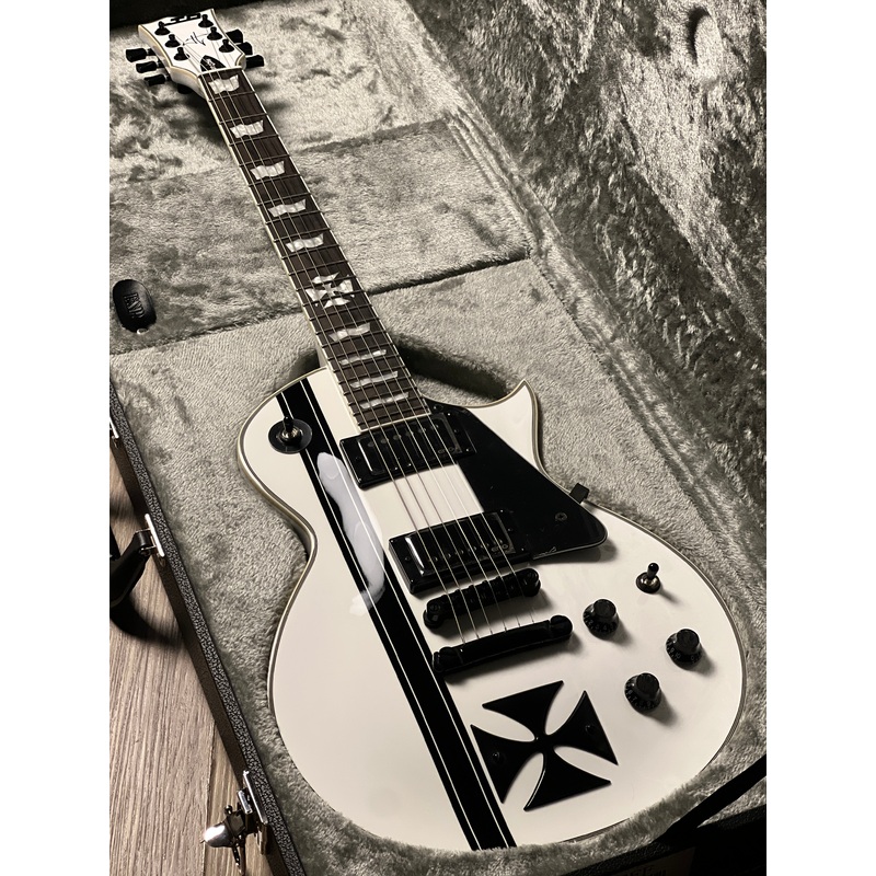 esp-ltd-iron-cross-james-hetfield-signature-guitar-w-hardcase-in-snow-white-w23050990 ESP LTD Iron Cross James Hetfield Signature Guitar w/ Hardcase in Snow White W23050990