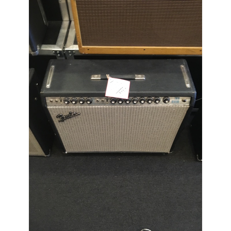 used-1973-fender-twin-reverb-2x12-tube-guitar-amplifier-combo Used 1973 Fender Twin Reverb 2x12" Tube Guitar Amplifier Combo