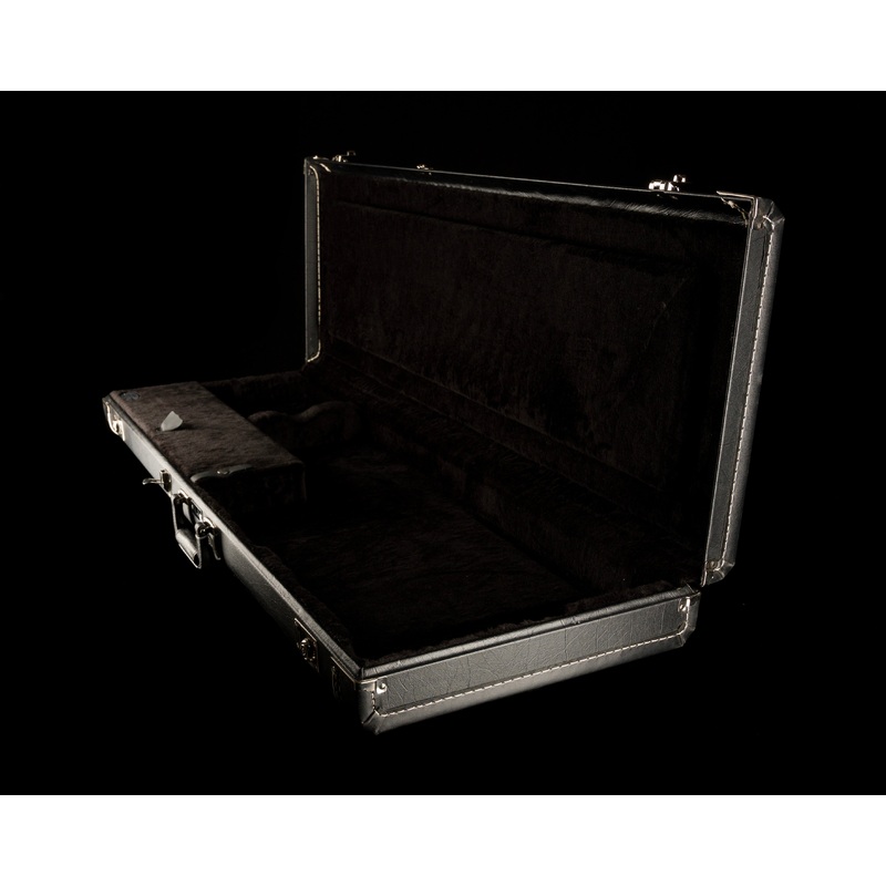 used-fender-g-g-standard-jaguar-jazzmaster-case-black-with-black-interior Used Fender G&G Standard Jaguar/Jazzmaster Case Black with Black Interior