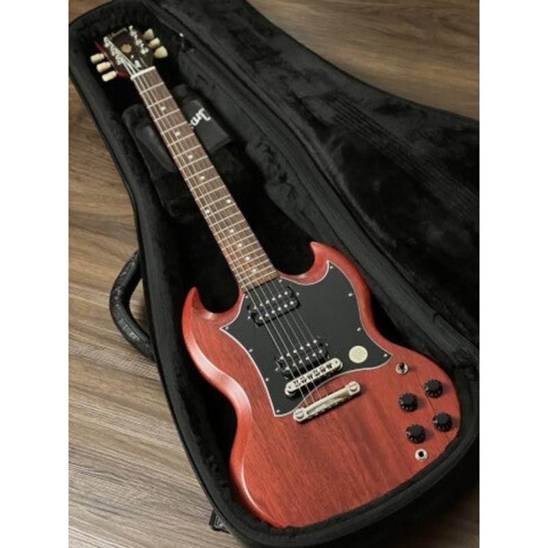 gibson-sg-tribute-in-vintage-cherry-satin-with-gigbag Gibson SG Tribute in Vintage Cherry Satin with Gigbag