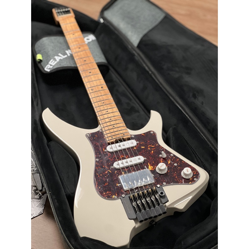 aguda-musicboy-pro-with-premium-satin-roasted-flame-maple-neck-in-olympic-white-3 Aguda Musicboy Pro with Premium Satin Roasted Flame Maple Neck in Olympic White 3