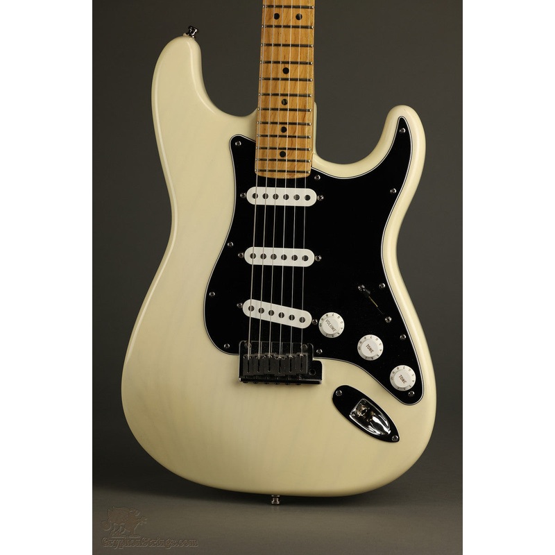 2000-fender-american-standard-stratocaster-electric-guitar-used 2000 Fender American Standard Stratocaster Electric Guitar Used