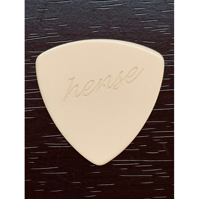 hense-triangle-shape-in-cream-speedy-pick-1-4mm-5410 Hense Triangle Shape in Cream Speedy Pick 1.4mm - 5410