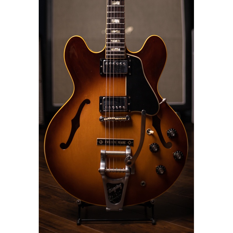 1967-gibson-es-335-custom-made-with-factory-bigsby-electric-guitar-sunburst 1967 Gibson ES-335 "Custom Made" with Factory Bigsby Electric Guitar - Sunburst