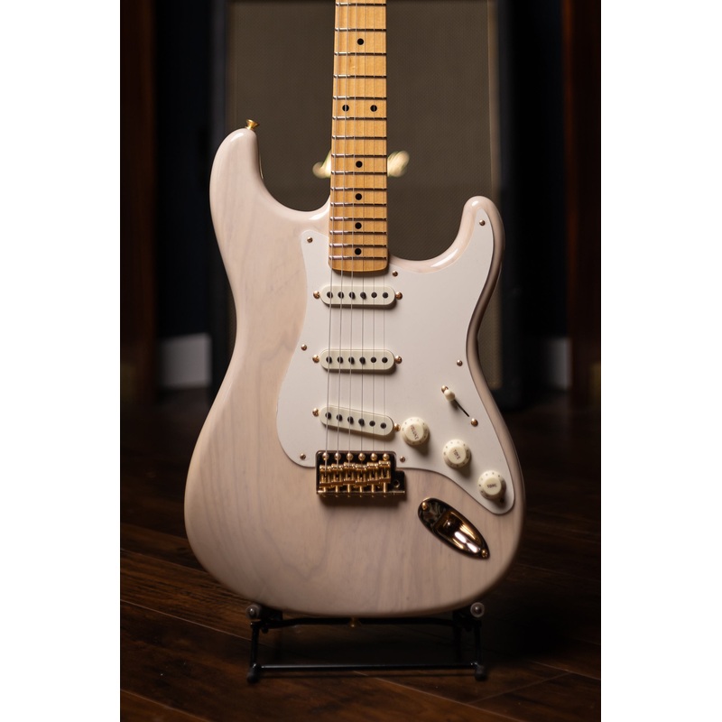 fender-2019-vintage-custom-57-stratocaster-electric-guitar-aged-white-blonde Fender 2019 Vintage Custom '57 Stratocaster Electric Guitar - Aged White Blonde