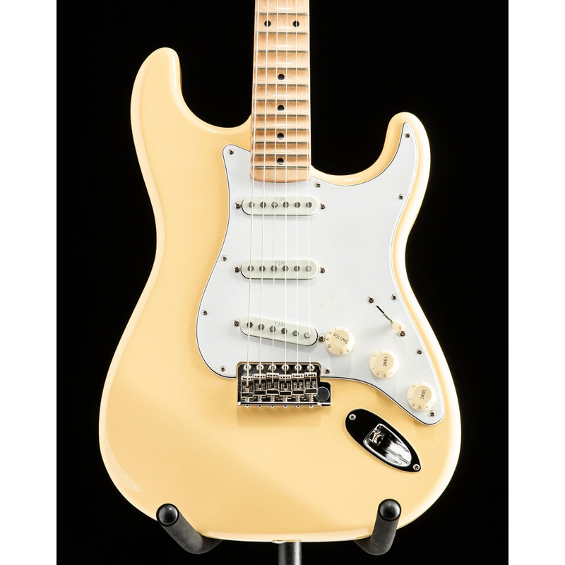 used-fender-yngwie-malmsteen-stratocaster-vintage-white Used Fender Yngwie Malmsteen Stratocaster Vintage White