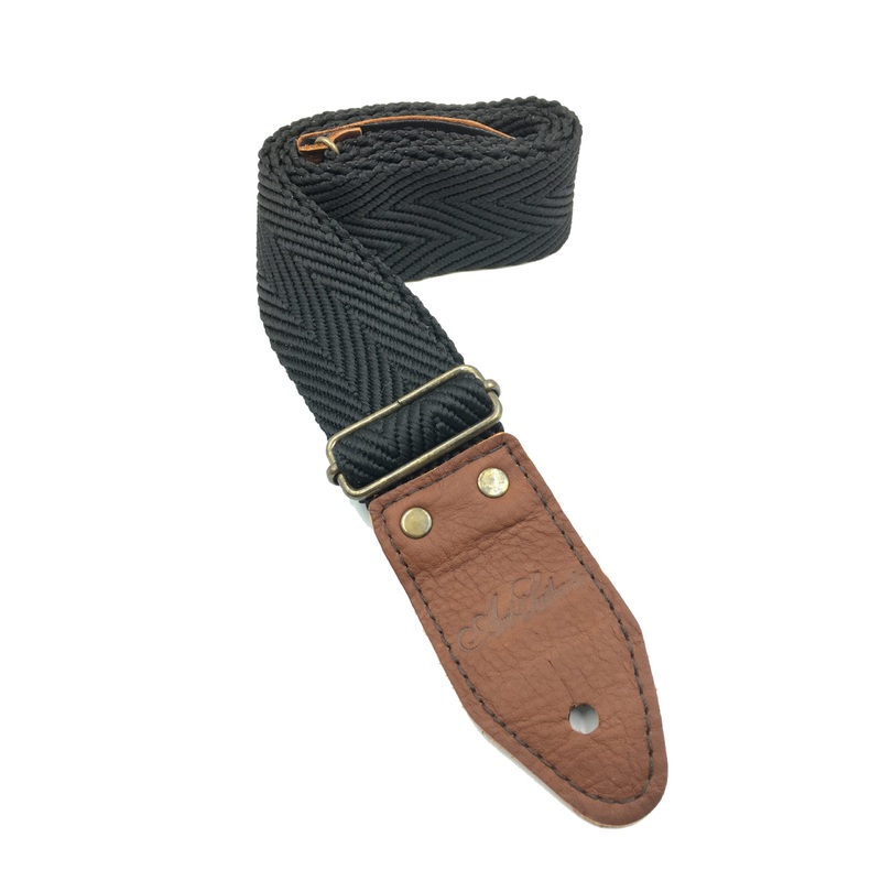 art-and-lutherie-045310-wrangler-black-strap Art and Lutherie 045310 Wrangler Black Strap